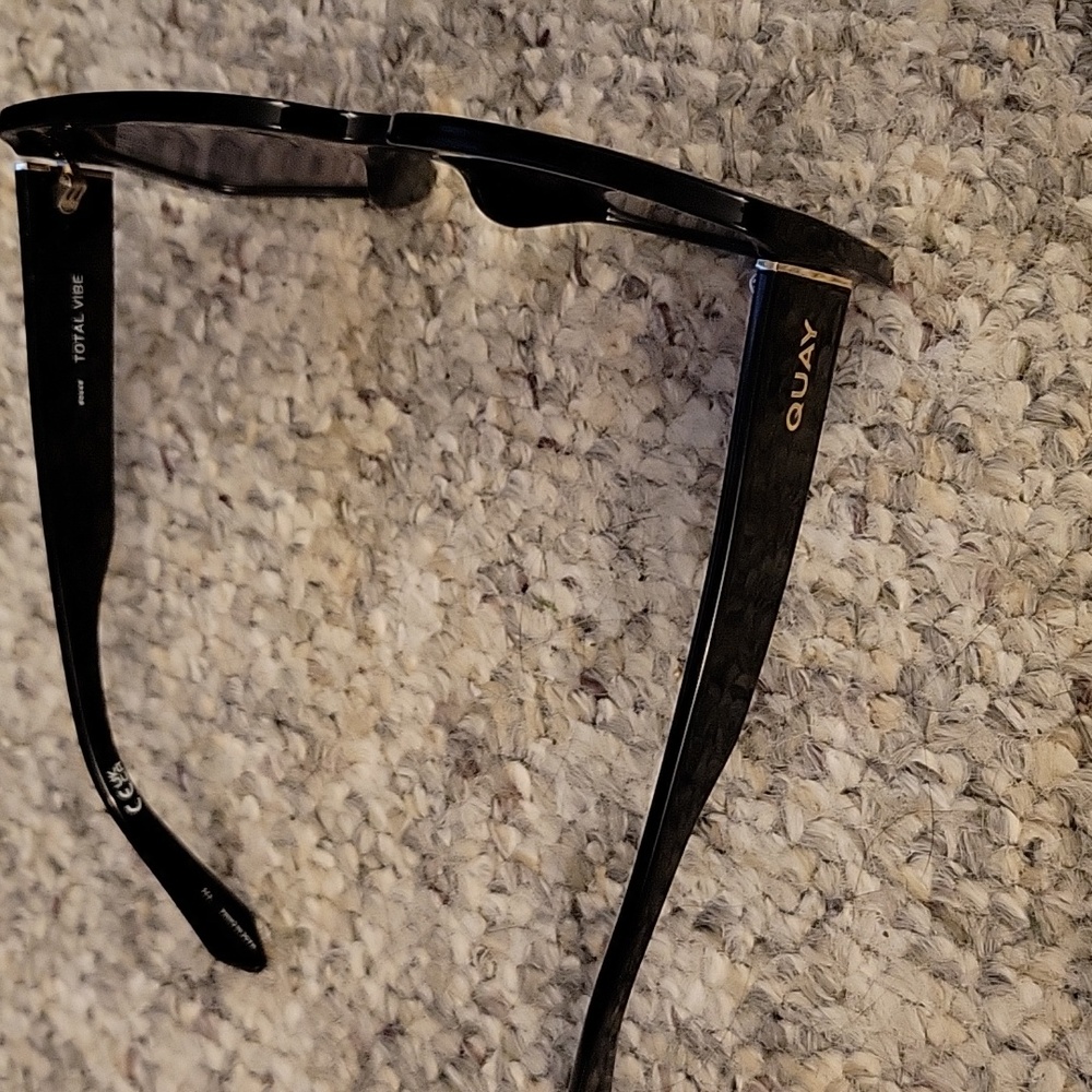 Quay Total Vibe sunglasses NWOT - Picture 3 of 7